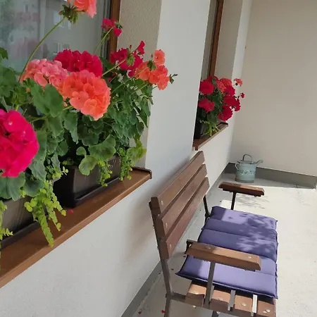 Na Kvetnej - Vlastna Zahrada, Parkovanie